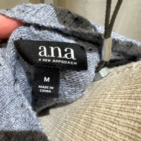 Sweater - Picture 4 of 4